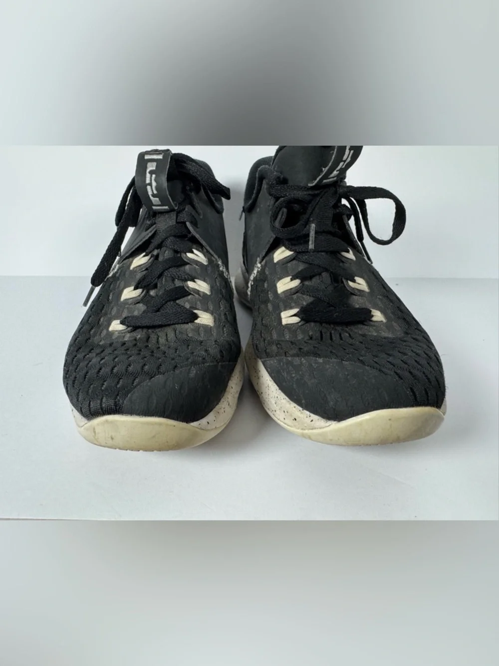 Nike Basketball shoes Witness V5 air zoom black white Size 7Y